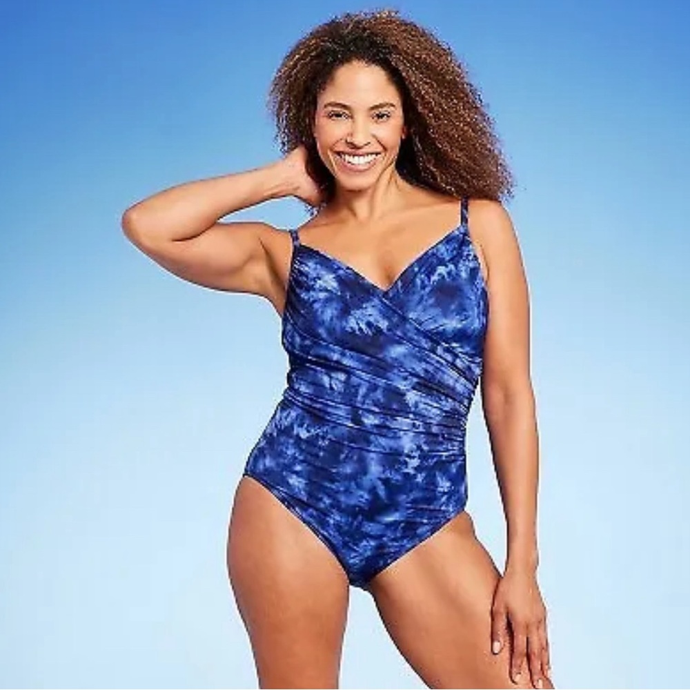Women's UPF 50 Twist-Front Over the Shoulder One Piece Swimsuit - Aqua Green